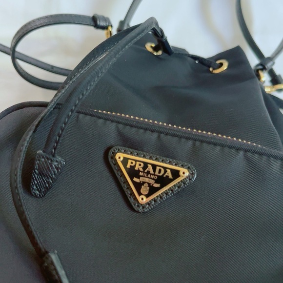 Prada bucket bag - Picture 4 of 15